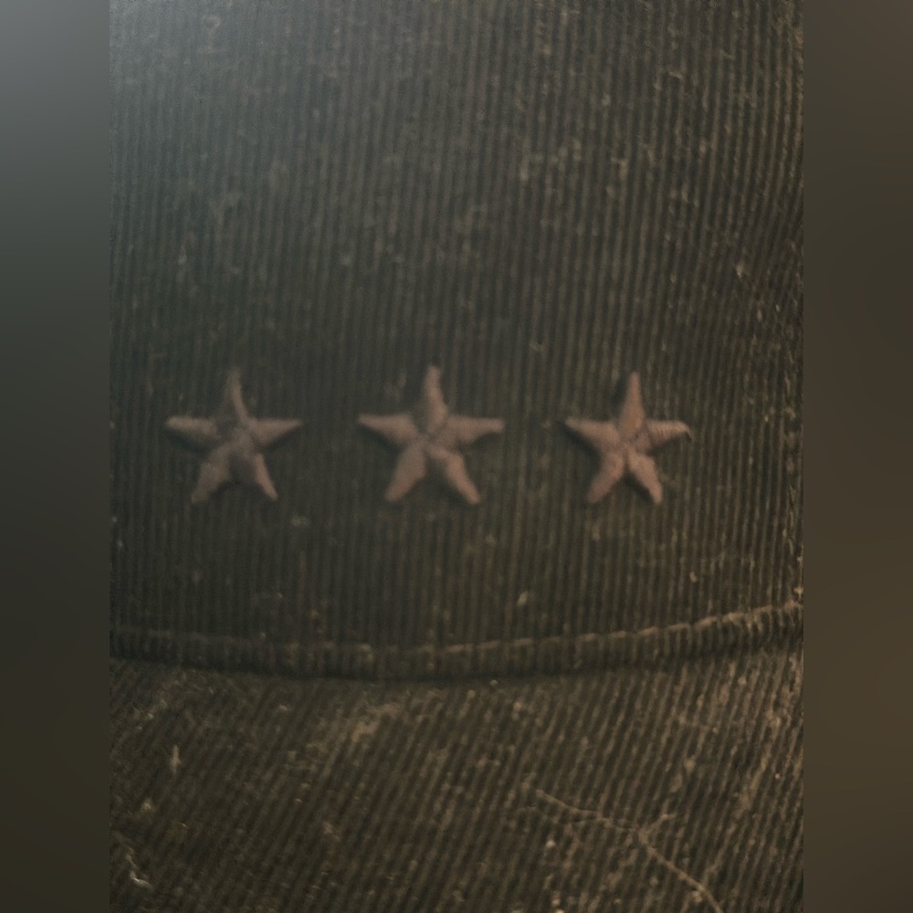 New Era Brown Star-Accented hat.